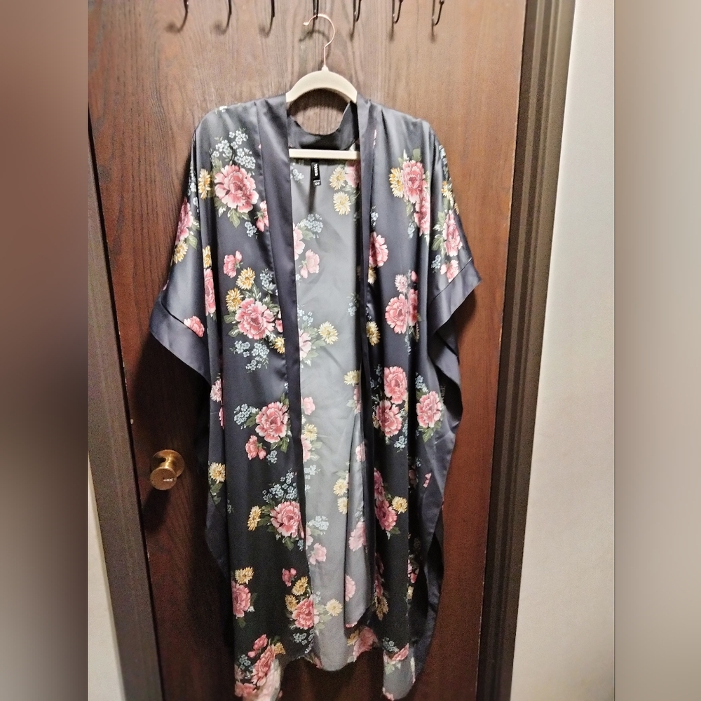 Torrid Satin Floral Kimono